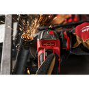 smerigliatrice-angolare-a-batteria-18v-dischi-diametro-125mm-con-2-batterie-da-5.0Ah-e-caricabatterie-in-valigetta-motore-brushless-con-interruttore-a-slitta-milwaukee-M18FSAG125XB502X