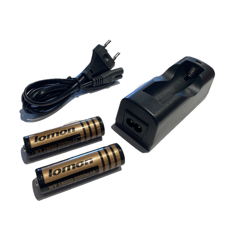 torcia-ricaricabile-led-a-batterie-(incluse-con-caricabatteria)-900lumen-di-potenza-luminosa-fino-a-300mt-di-portata-luminosa-e-fino-a-15ore-di-autonomia(a-bassa-frequenza)